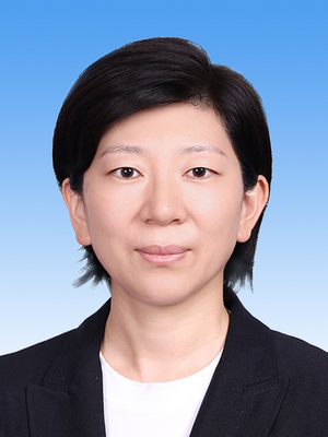 杜尚澤，女，漢族，1981年10月生，研究生學(xué)歷，中共黨員，現(xiàn)任人民日報社編委委員兼政治文化部主任、北京分社社長。